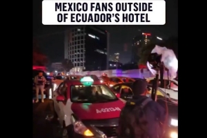 实时手，墨西哥球迷在厄瓜多尔下榻的酒店外彻夜鸣笛对阵干扰赛事前瞻_实时手，墨西哥球迷在厄瓜多尔下榻的酒店外彻夜鸣笛对阵干扰赛事前瞻在线观看_免费看直播