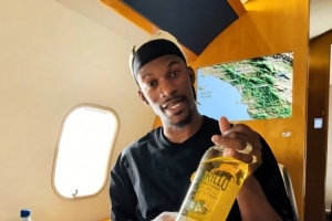 实时看球了！巴特勒晒视频 乘私人飞机前往温哥华观战哥伦比亚VS瑞士比赛回放_实时看球了！巴特勒晒视频 乘私人飞机前往温哥华观战哥伦比亚VS瑞士比赛回放在线观看_免费看直播