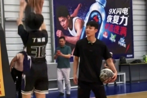 极速学员手把手教学大战徐杰现身广州番禺 在自己创办的暑期训练营jrs直播_极速学员手把手教学大战徐杰现身广州番禺 在自己创办的暑期训练营jrs直播在线观看_免费看直播